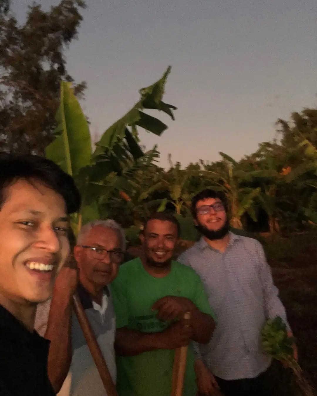 Todos os envolvidos no plantio de mudas de café agroecológico