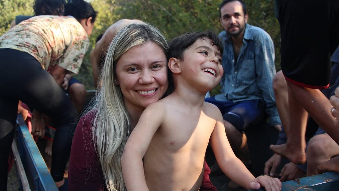 Mutirão de plantio de mudas nativas Enxame Agroecológico no Lote 21